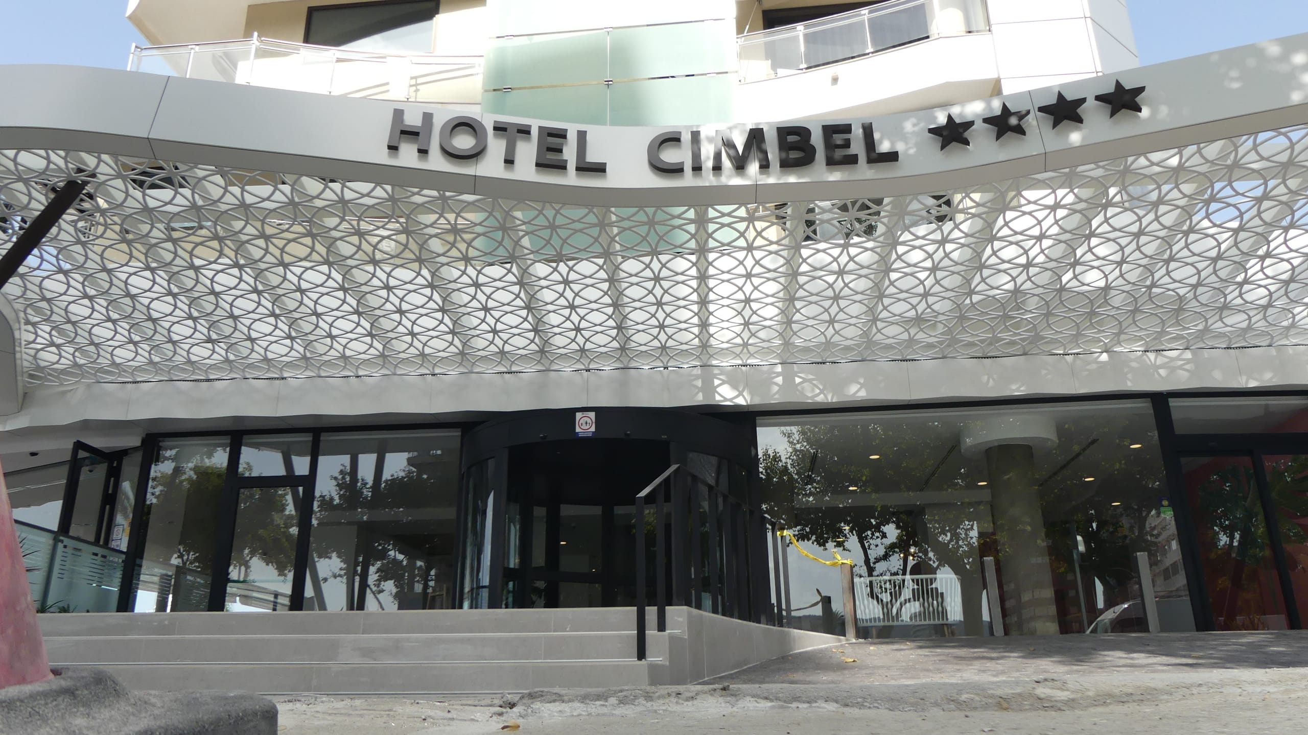 Fachada principal Hotel Cimbel
