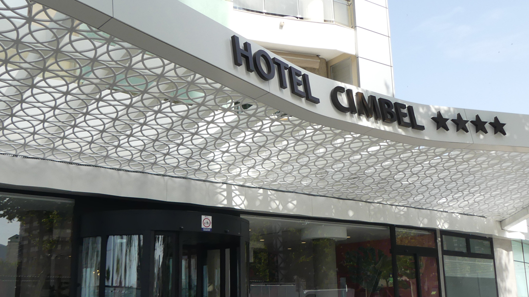 Fachada principal Hotel Cimbel_